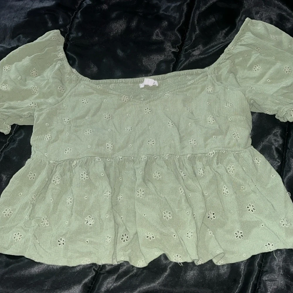 💚Womens Green O’Neill Short Sleeve Blouse - Picture 2 of 4